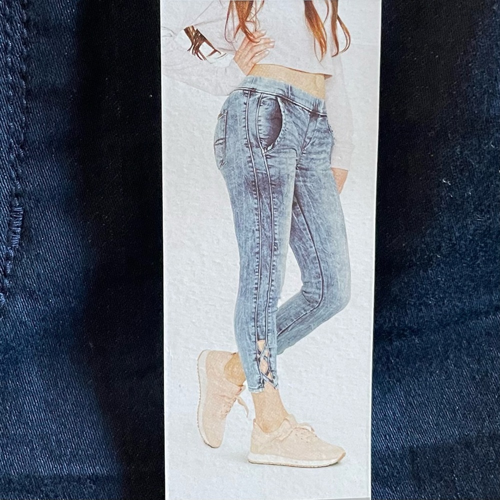 2/$20 NEW Low-Rise Ankle Jegging Jeans Blue 74% Cotton Denizen Levi’s Medium